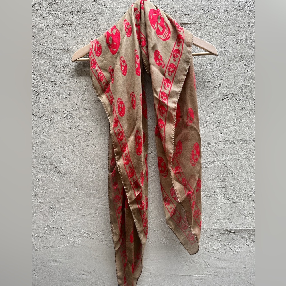 Alexander Mcqueen silk scarf with skull prints